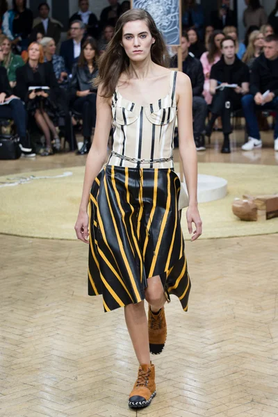 Look 17